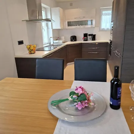 Апартаменты Modernes Mit Panoramablick Zum Meer Und Ortsmitte - B58610 *